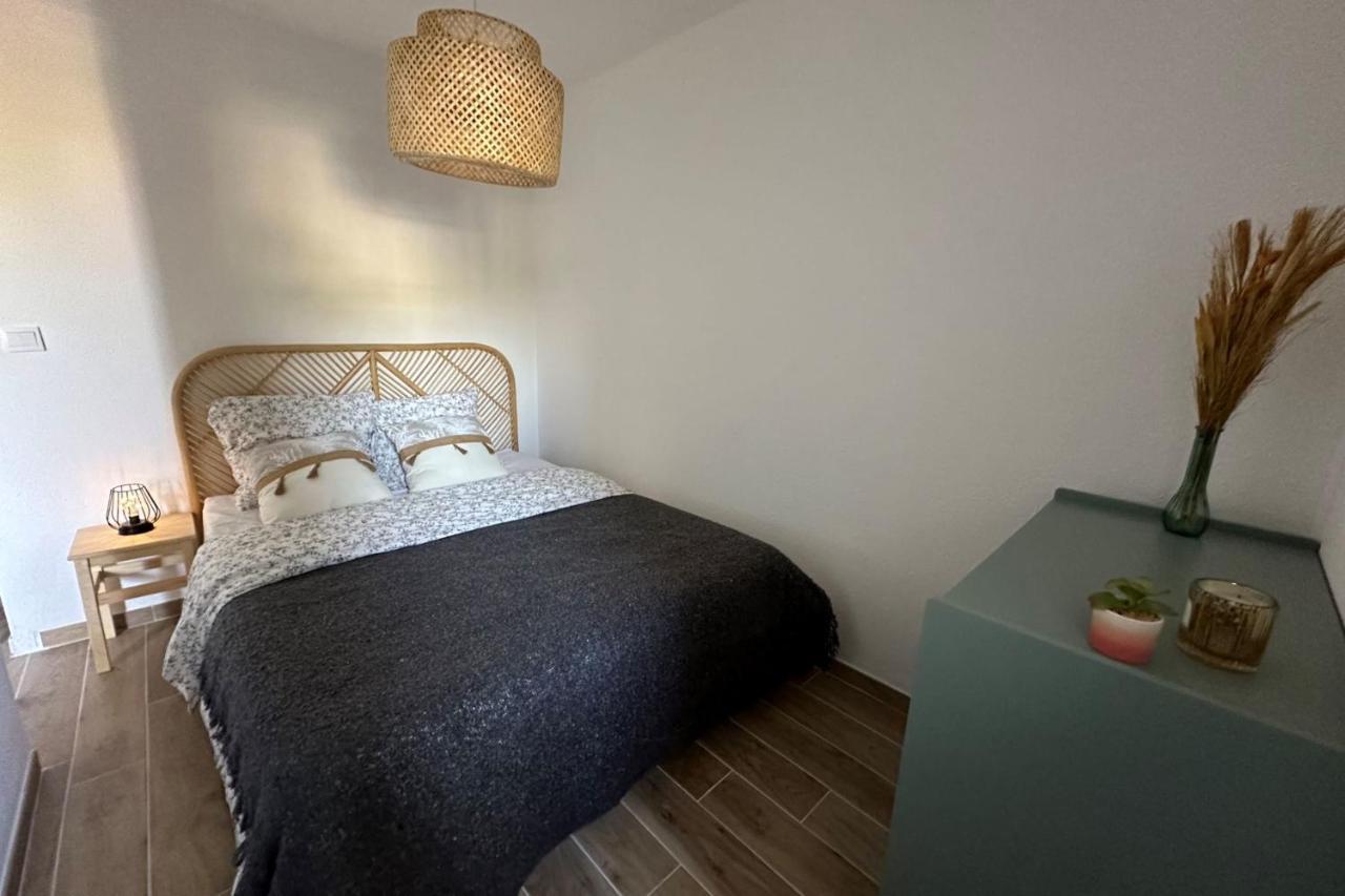 Very Cosy Apartment At 200 M From The Beaches La Londe-les-Maures Eksteriør bilde